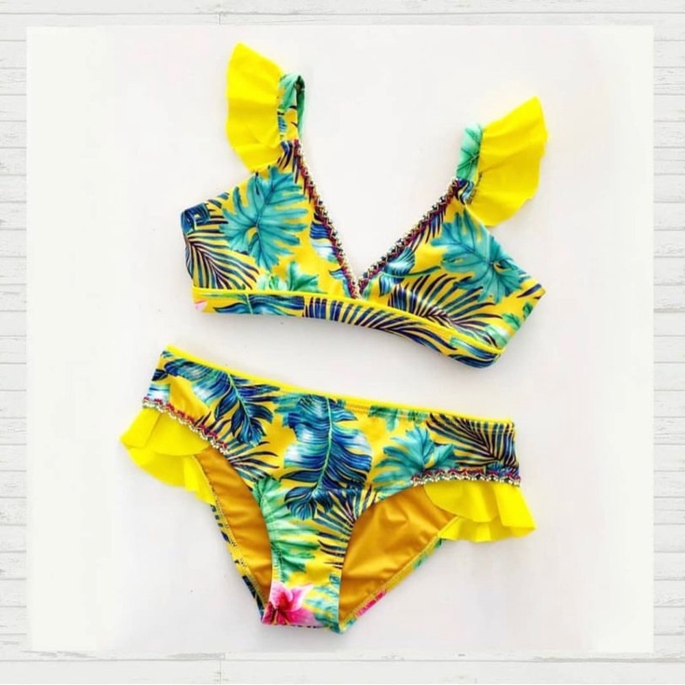 Girl bikini floral print
